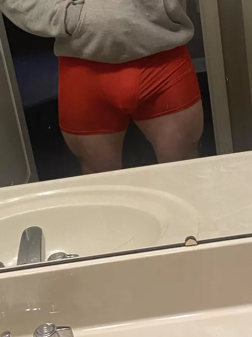 In need of a leg pu(m)p by secretivewolf