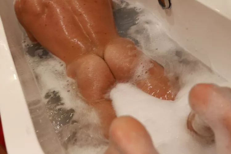 in the bath by mynastystory