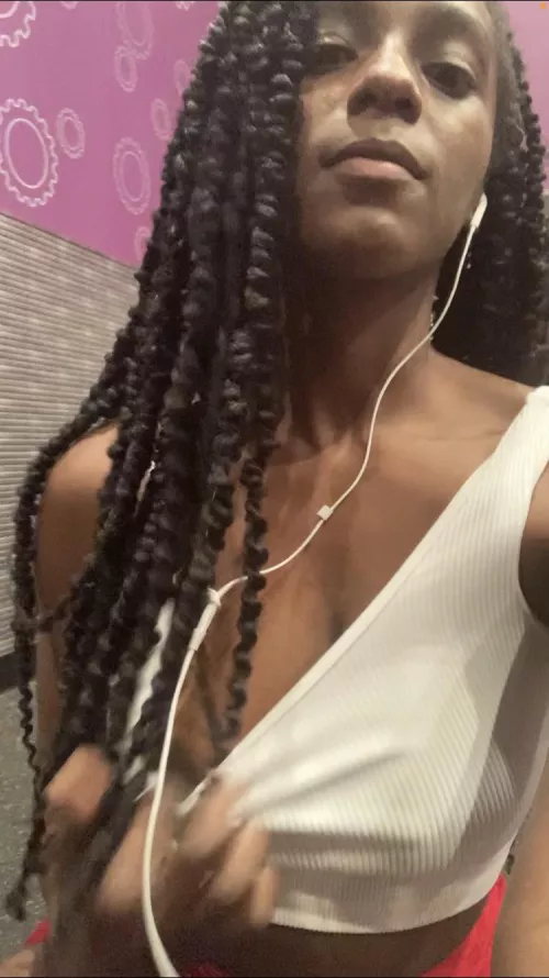 In the middle of my workout by Divinecumslut