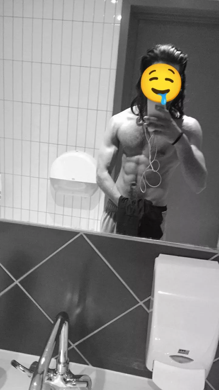 In the mood to punish a beta😈 posted by unknown_username230