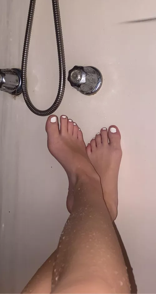 in the shower come play;) by sseebehtevas