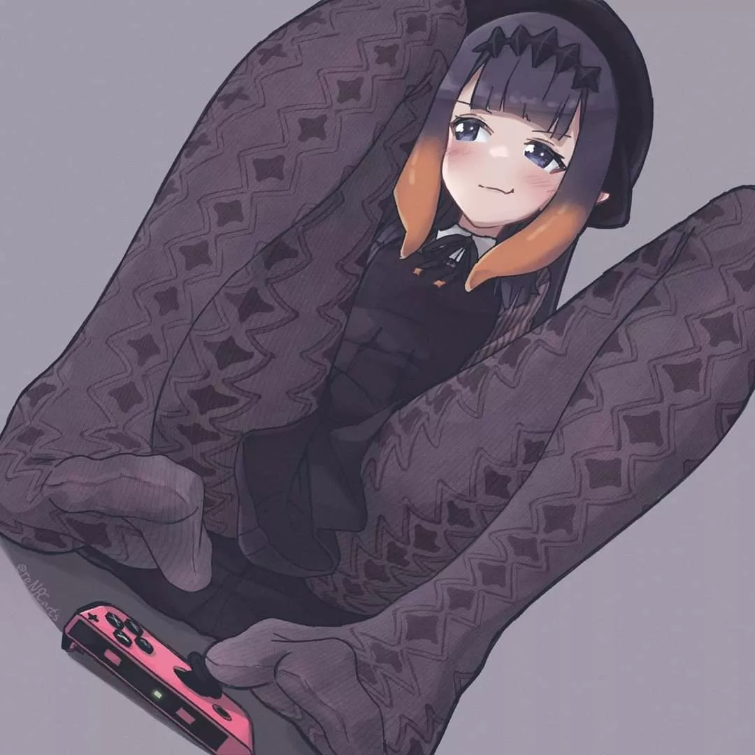 Ina's smug smirk & sexy tights posted by Henthigh_Senpai