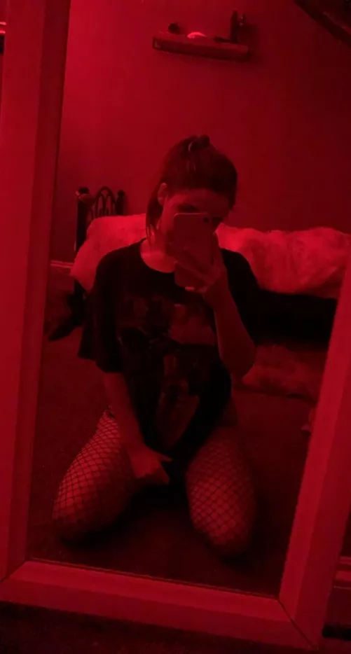 Inbox me if you wanna play 🥺💦 by SeaSame4977