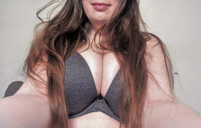 Incoming tiddy hug of doom! by wasuppussycat