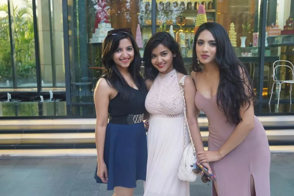 Indian Girls posted by yellowmellow420