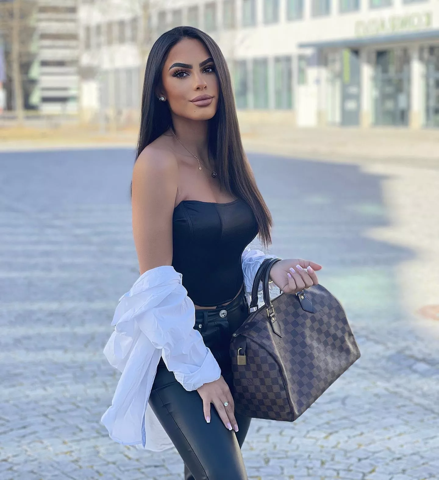 @inesenissa posted by gooningaccount