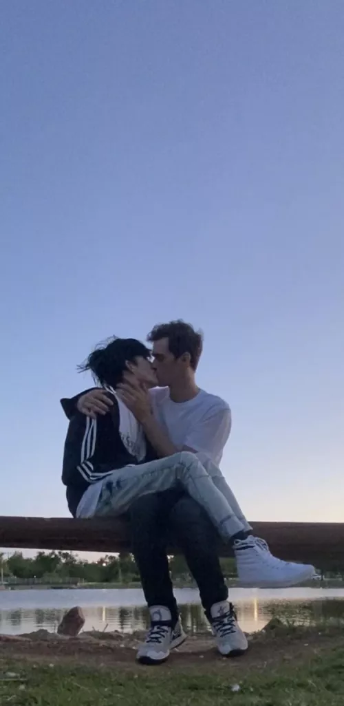 Innocent kisses at the park 💋 by AstheticSimp