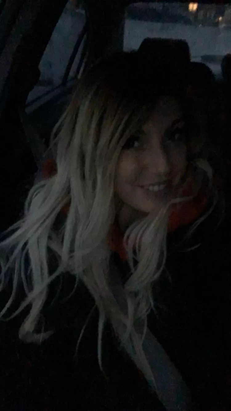 Instagram : blondieloveee posted by tina010101