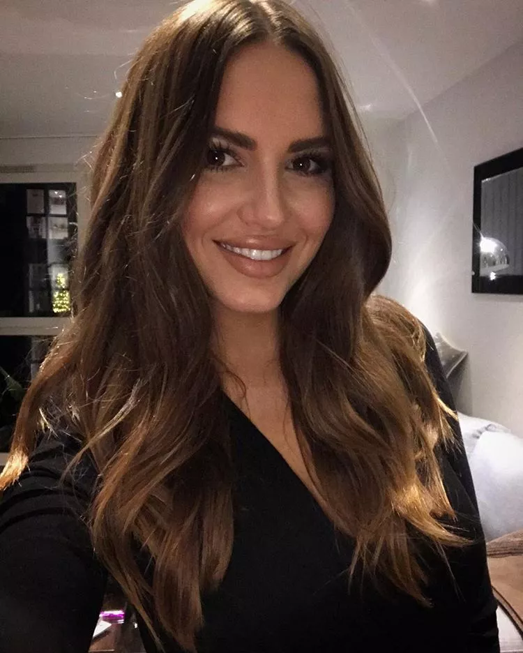 Instagram selfie posted by [deleted]