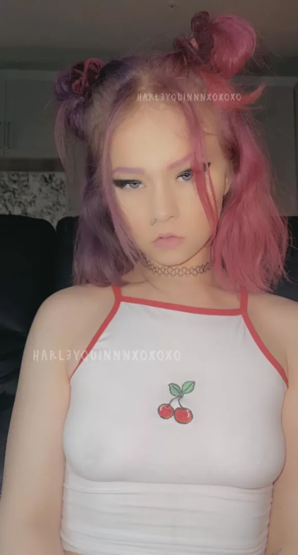 interact if you would cum all over my pretty face 🥺 posted by HarleyQuinnnXo