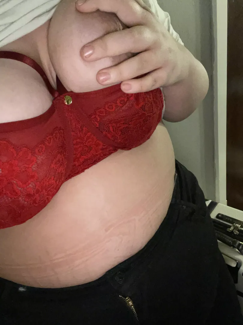 Interact if you’d fuck me 😈 posted by Mermaid_queen93