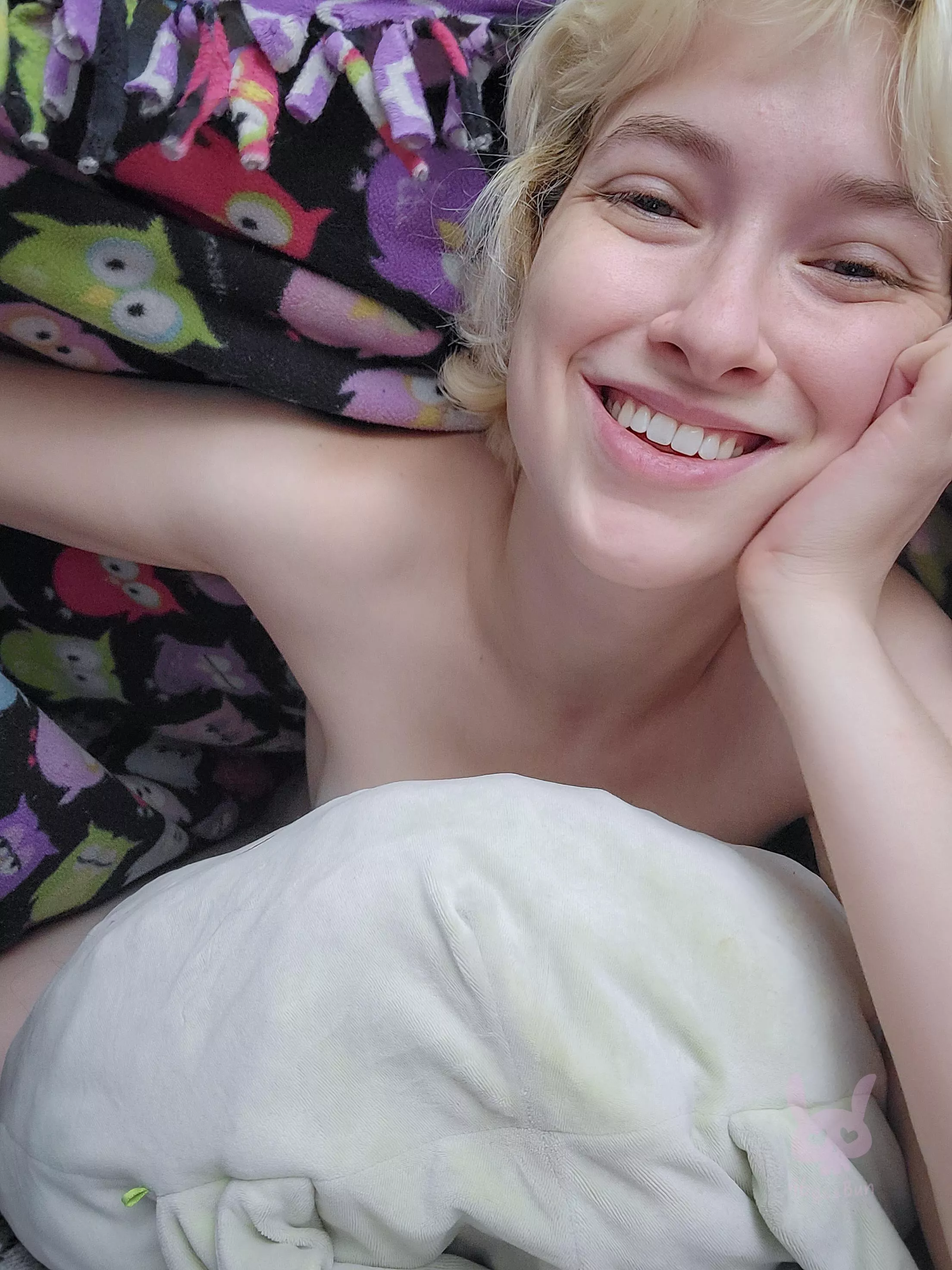 Inviting you back into bed for a cuddle 💜 posted by theSunBun