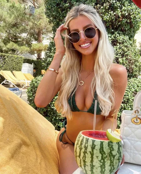 IRTR a girl from my restaurant by Fearful93