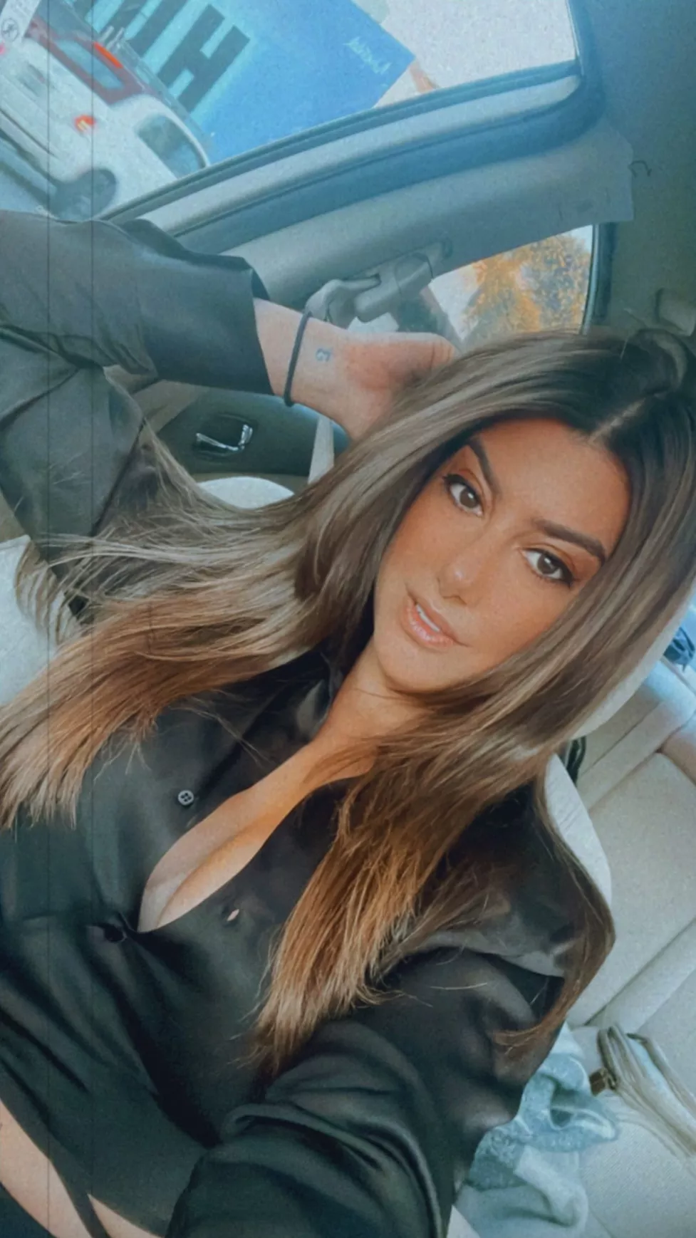 IRTR beauty in black 🖤 posted by Jinsinfed