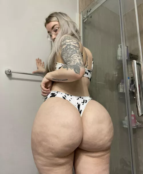 Is it big enough?? 🙈💗 by Jenbretty