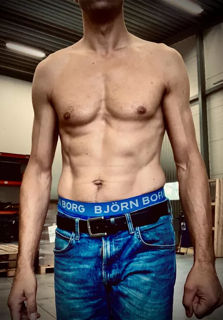 Is it erotic with bare torso without T-shirt ? (M) by Vecto99