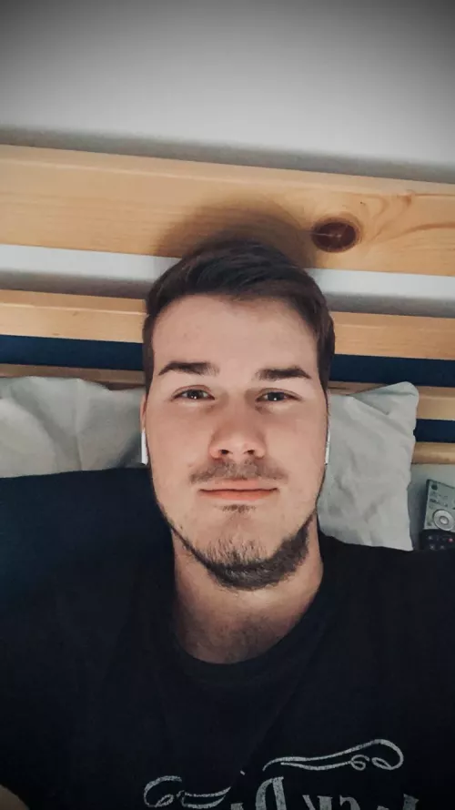 Is it friday yet? 😌 by mr_yippee