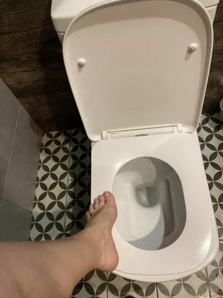 Is it hot or disgusting? 🤔 by Alicia_funfeet