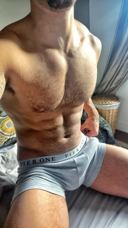 Is it true that guys give better heads than girls? Curious to find out.. by 21superstar