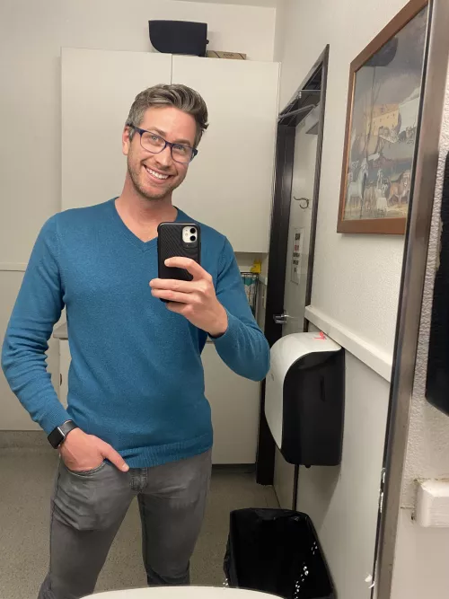 Is it true what they say: four eyes get guys?!?! 🤓🤣😂 by oakvet85