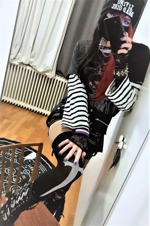 Is just a simple mirror selfie but the pose looks nice I think by ShadowPrincessN7