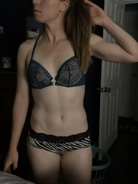 Is “look [f]uckable even in mismatched underwear” a viable fitness goal? 🤔 by SweetheartSavannah
