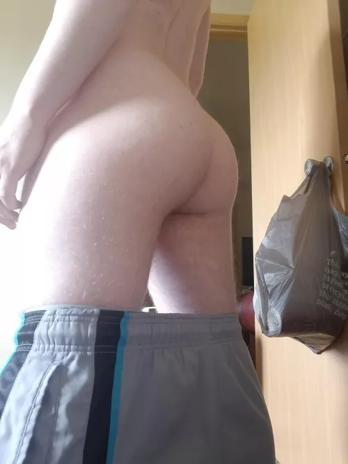 Is my butt cute? by ThrwnAwyLttlWhteBoy