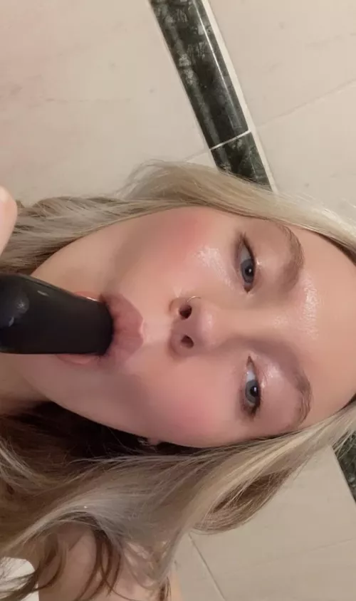 Is my face fuckable? by LunaLynnX