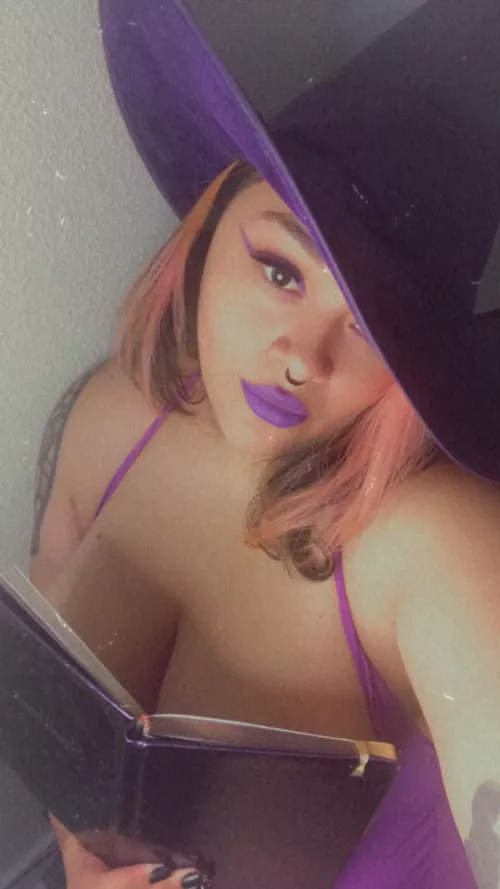 Is my love spell working? 🧙🏽‍♀️ by hummingbird130