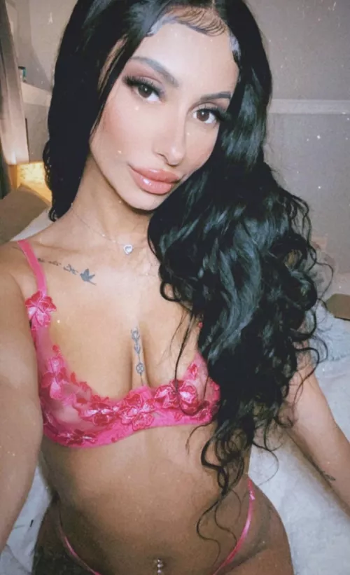 Is pink my colour? by boredandh1