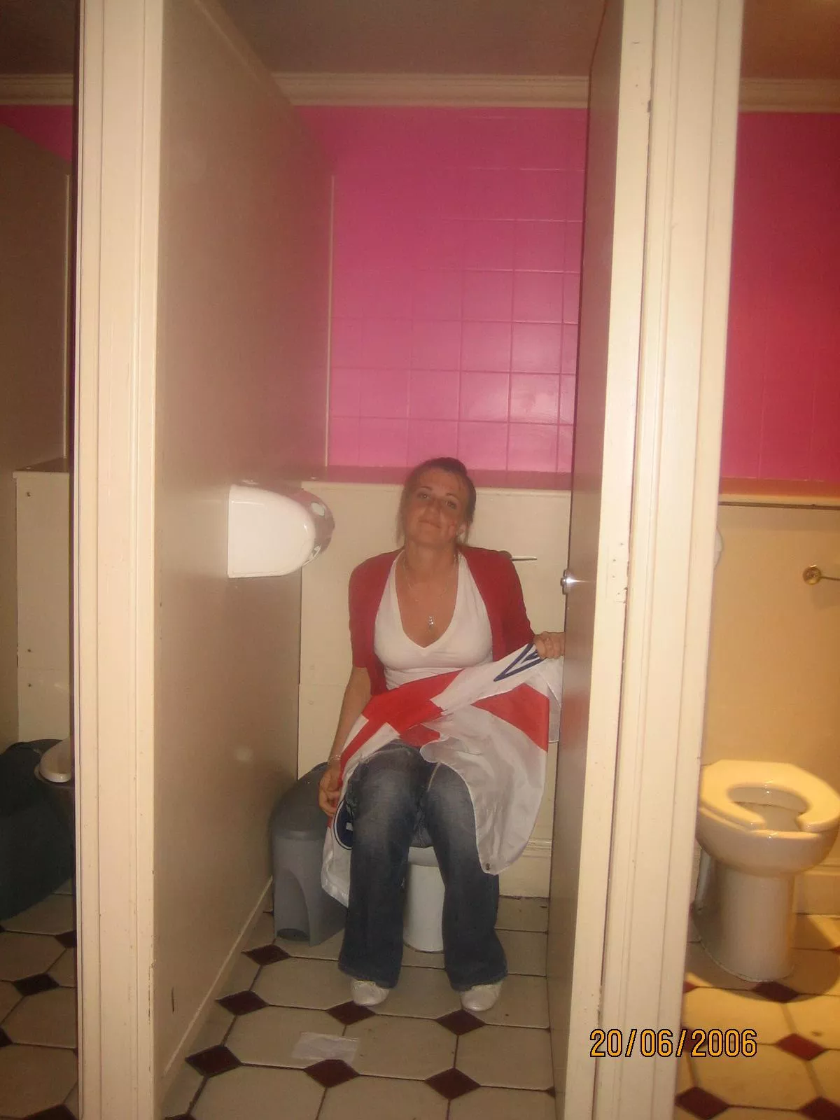 Is she holding a flag? posted by CatpainTpyos