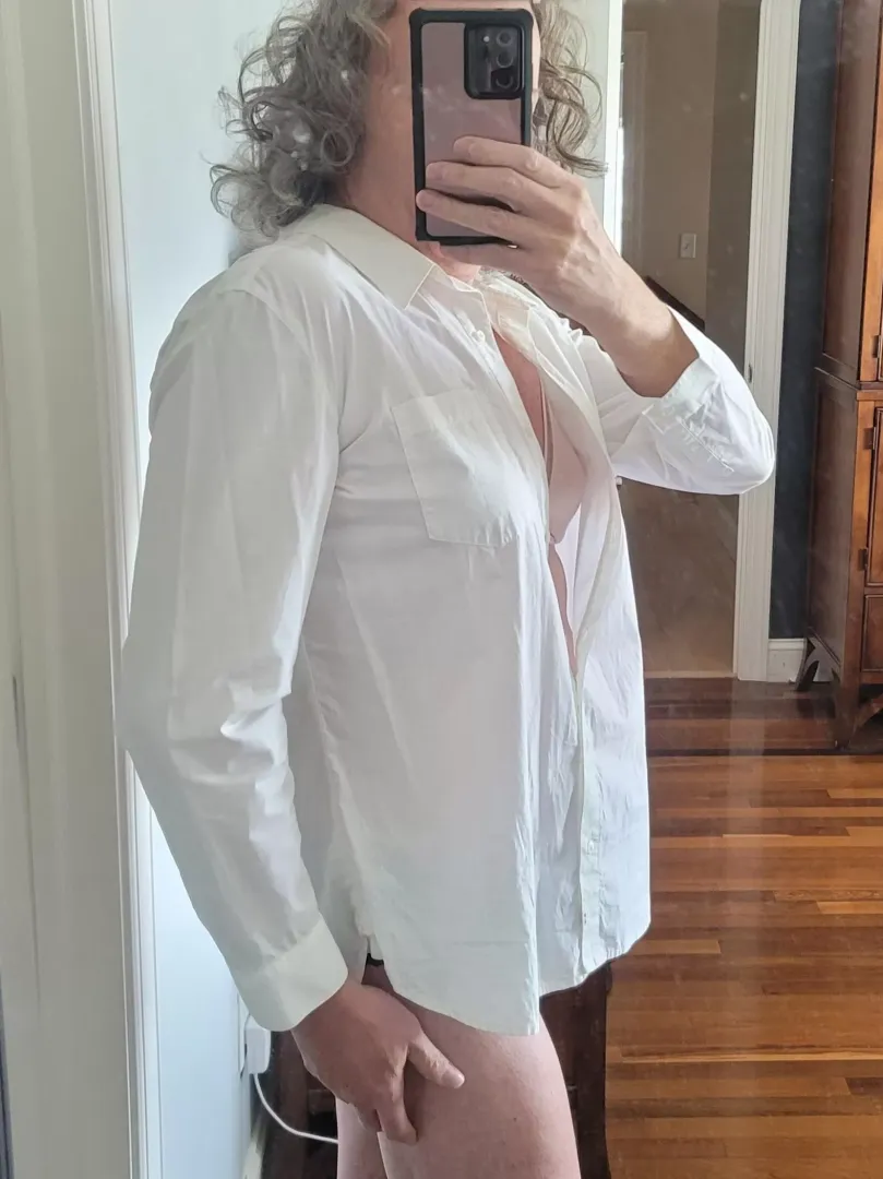 Is showing a little bit of bra sexy? posted by Feminineinlace