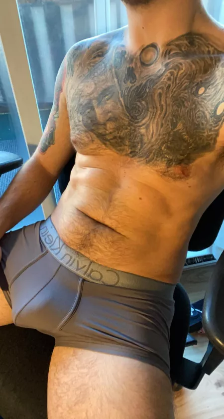 Is that a gamer body type you would be looking for ? by DelusionalJim