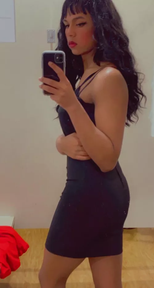 Is this a date worthy dress? by Antique_Specific_872