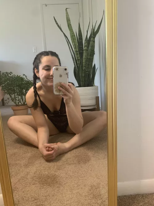 is this a good position for your footjob?🦶🏻 by _daisie