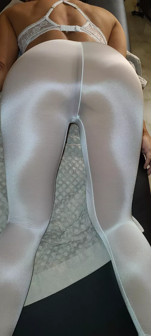 Is this too see thru for the gym? [F] by Tight_Fit_Feminine