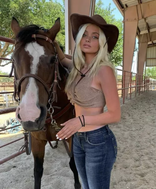 Isabella Betwee by bobbyUP-MKII