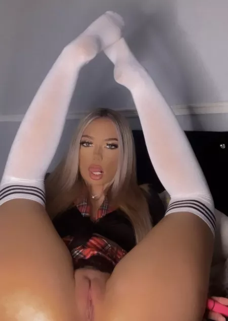 Isn’t she pretty😉 , my pussy I mean by Sophietaylorx