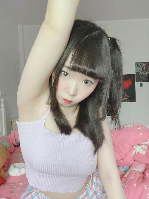 It has lil sweat and smells by cheesidoge