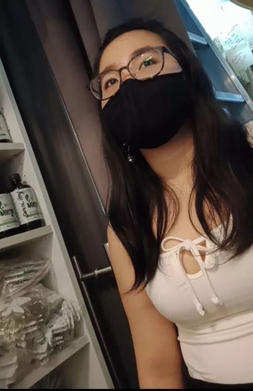 It is from frenchtickling but i can't find this model name. Anyone remember or know her? Look at her, idk abt you guys but man i want to see her get tickled by ImCloseXXX