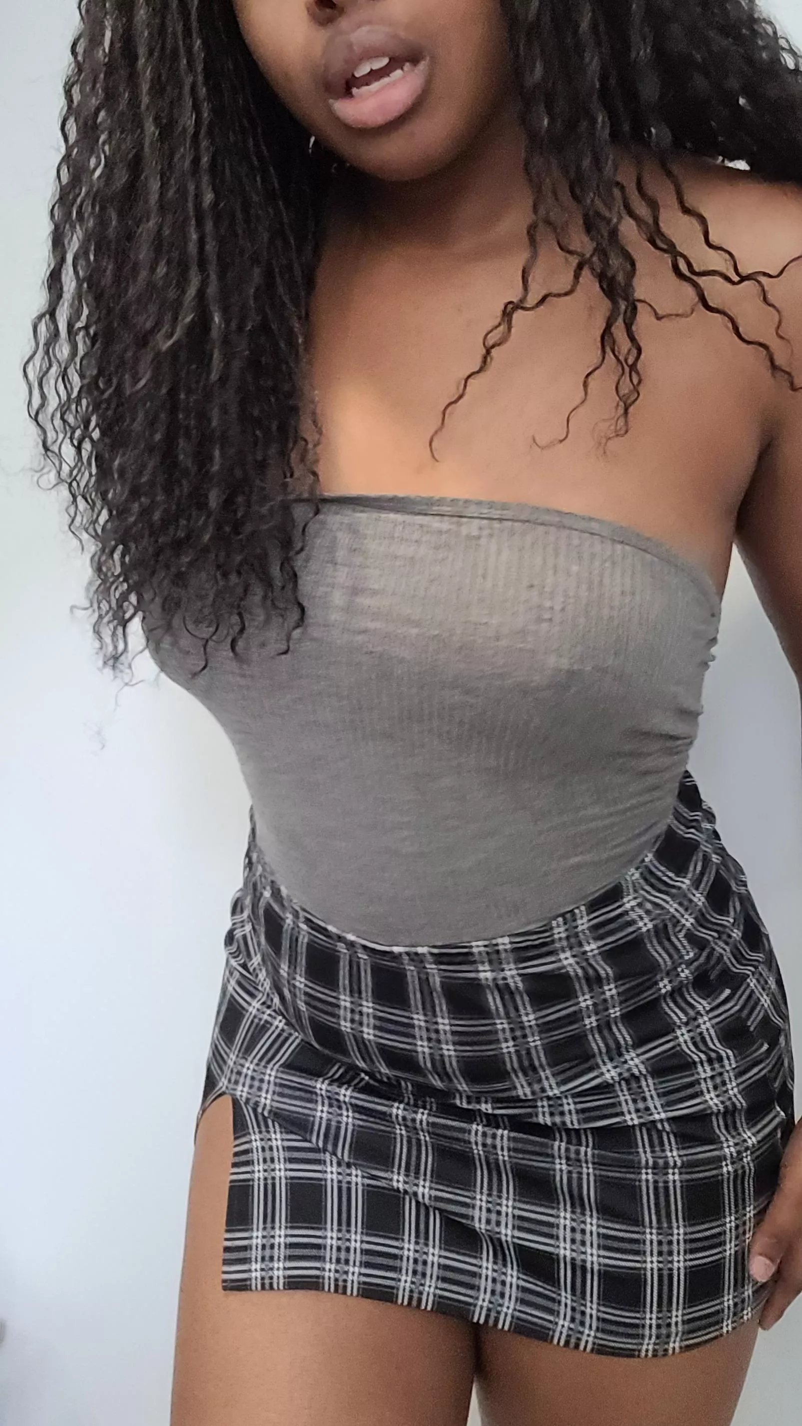 It would be tighter if you pulled on it posted by Peachscreamm