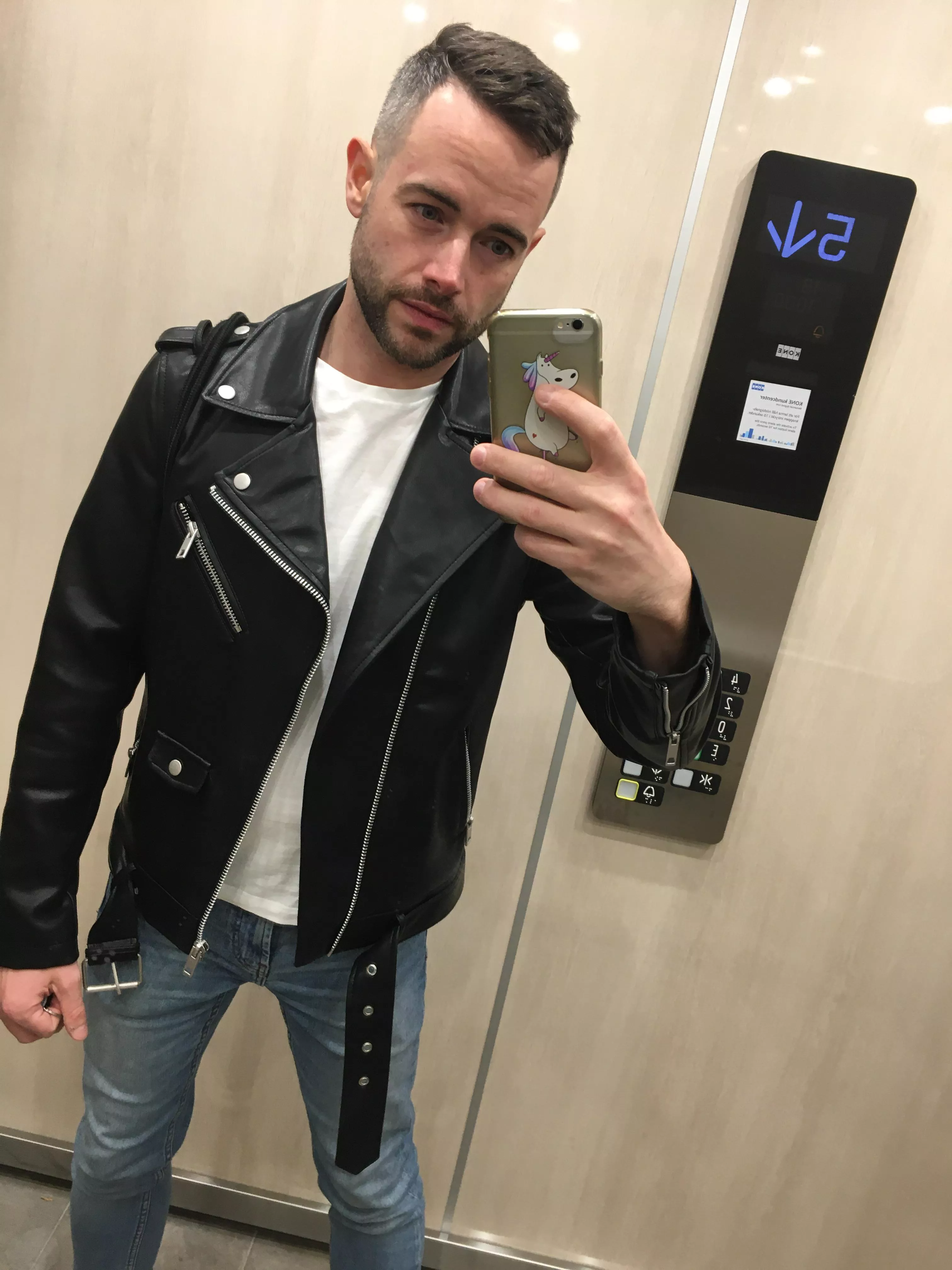 It’s 5am. Just home from the first club night out in a looong time. 💃🏻💃🏻 posted by DennisDonncha