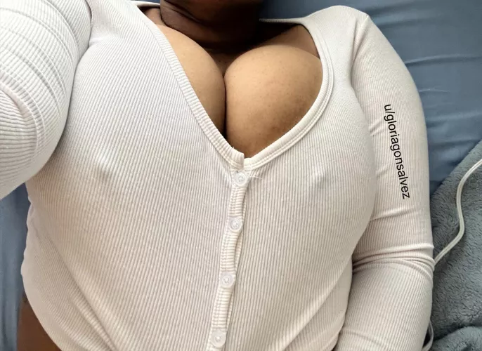 It’s a bit chilly today; mind warming me up? by gloriagonsalvez