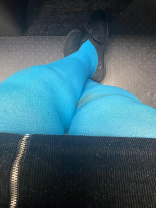 It’s a black and blue kind of day by kittypoppins13