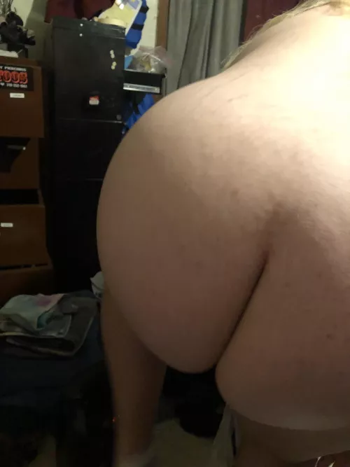 It’s a busy Monday, so here’s some quick butt by BrandiandherMaster