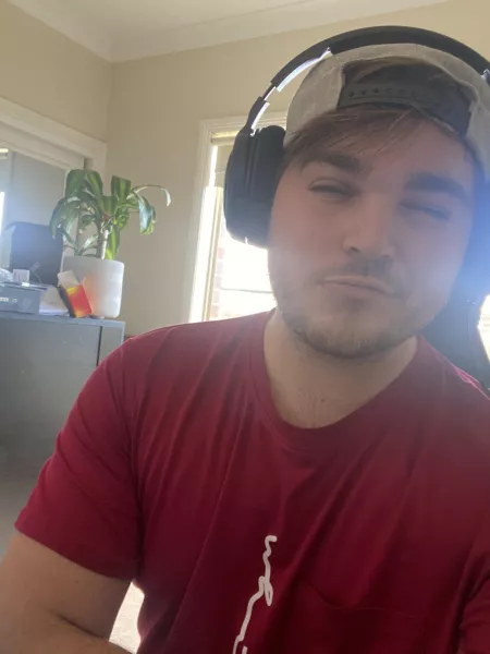 It’s a good day to chill and play games bros! by Bezzza23