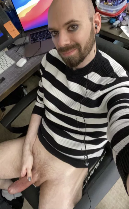 It’s a little cold in here, maybe you can help this Goth guy keep warm? DMs open to chat! by spookysteve01