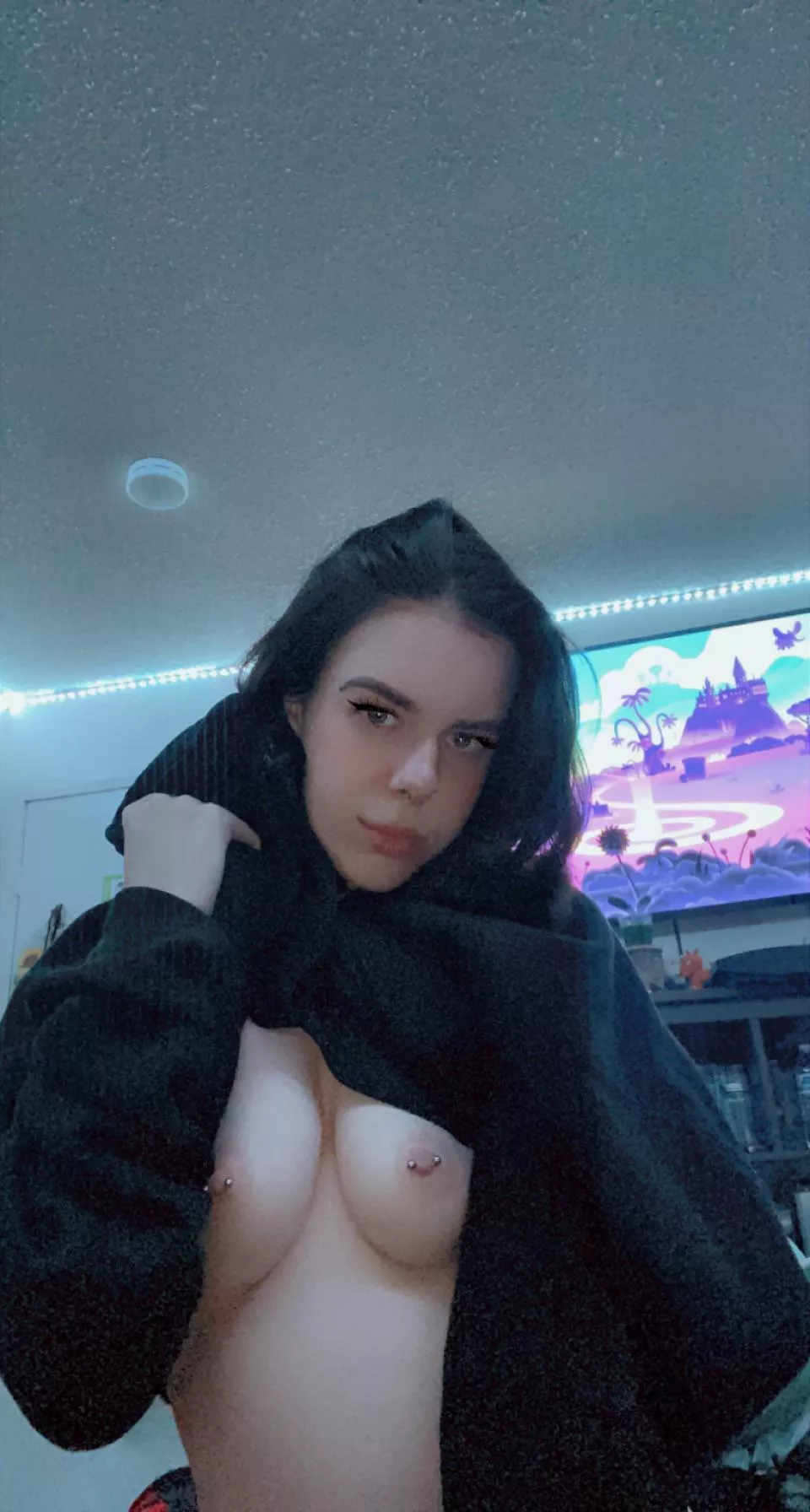 It’s a little hot in here, do you mind if I take off my hoodie? posted by simpxo