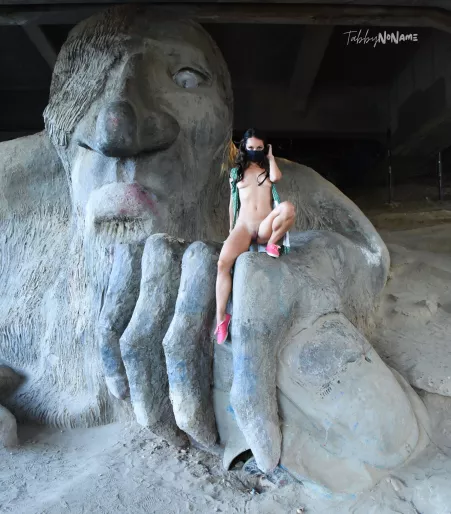 It's a popular tourist destination for a reasono [f33] by TabbyNoName