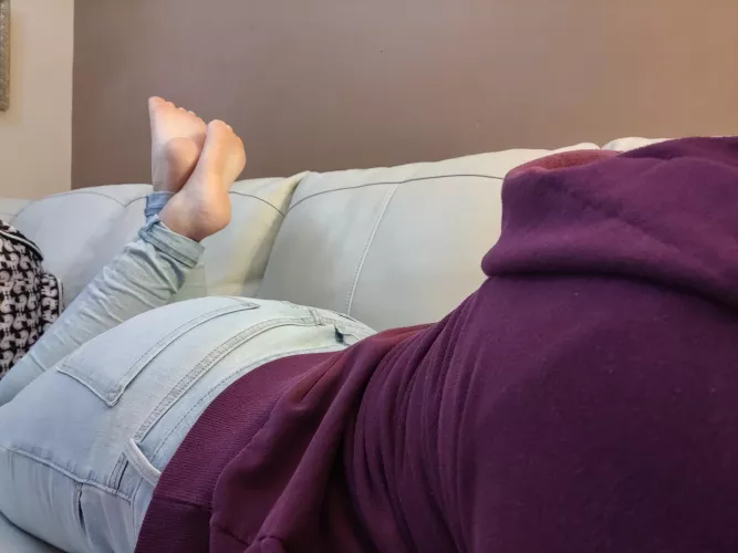 It's a skinny jeans and hoodie kind of day... It'd be a shame to cover up my cute toes though! by kaitylady13